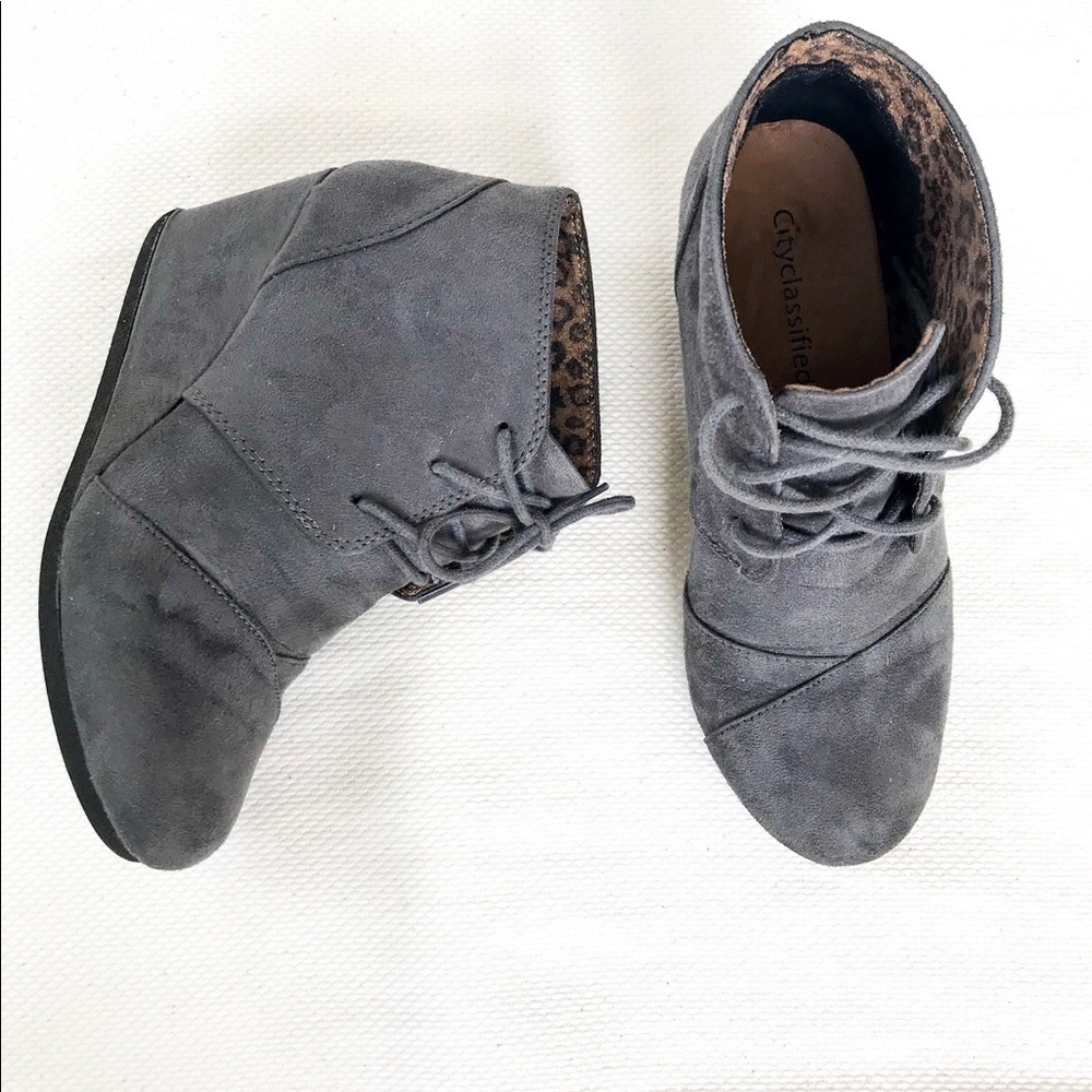 Gray Wedge boots size : 7